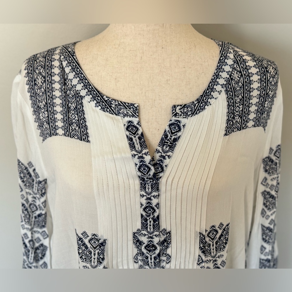 NWT | Daniel Rainn | Amely Boho Split Neck Top | White/Navy | Medium - Picture 2 of 10